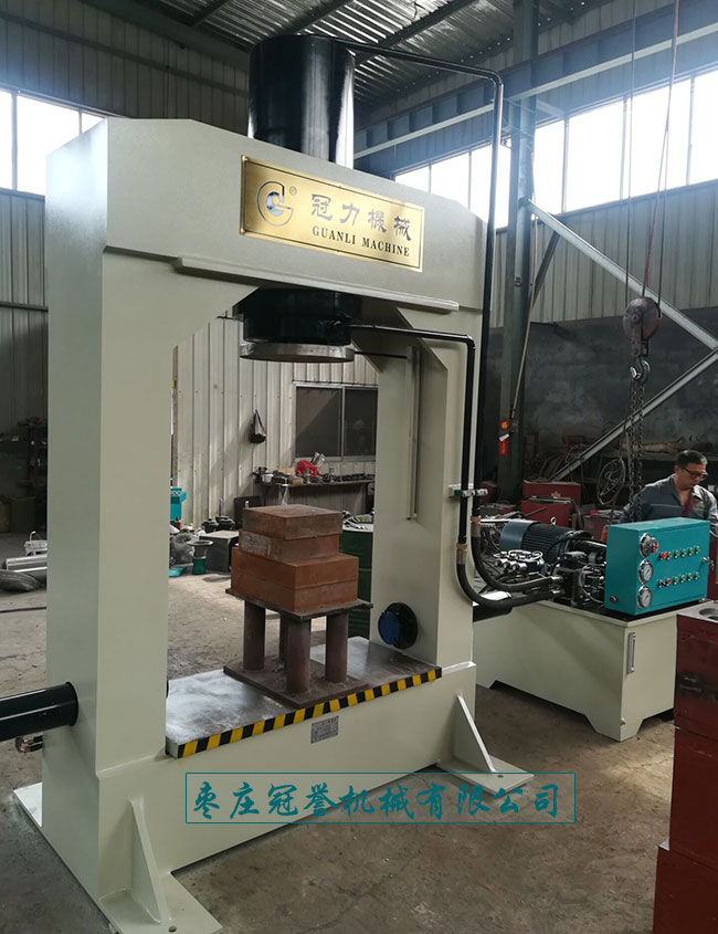 315吨龙门液压机侧面拍摄